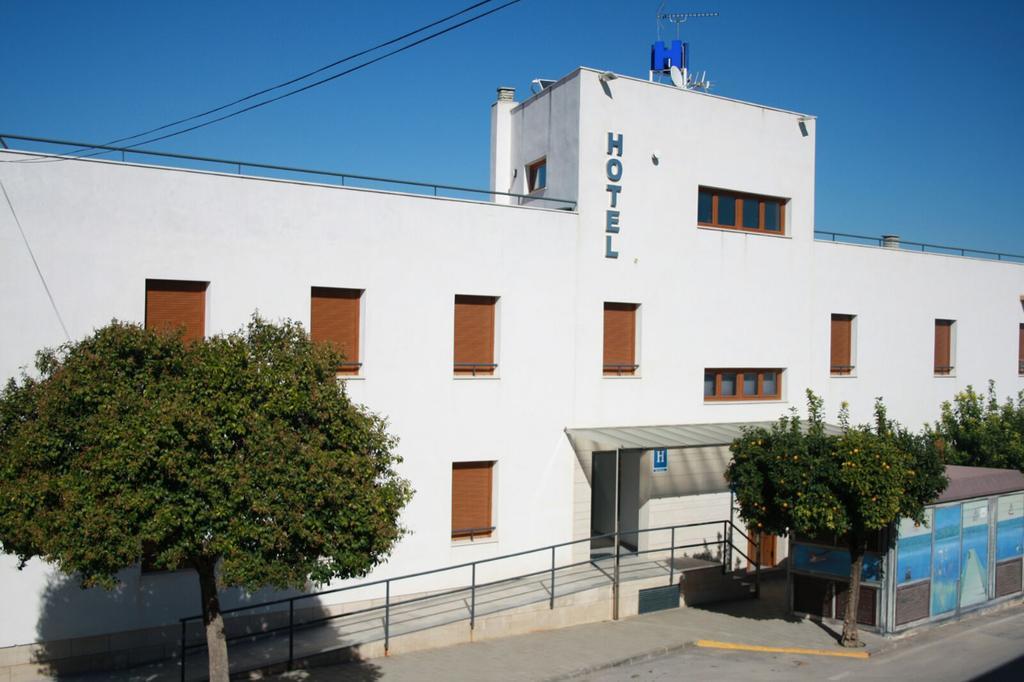 Hotel Albanta La Lantejuela Екстериор снимка