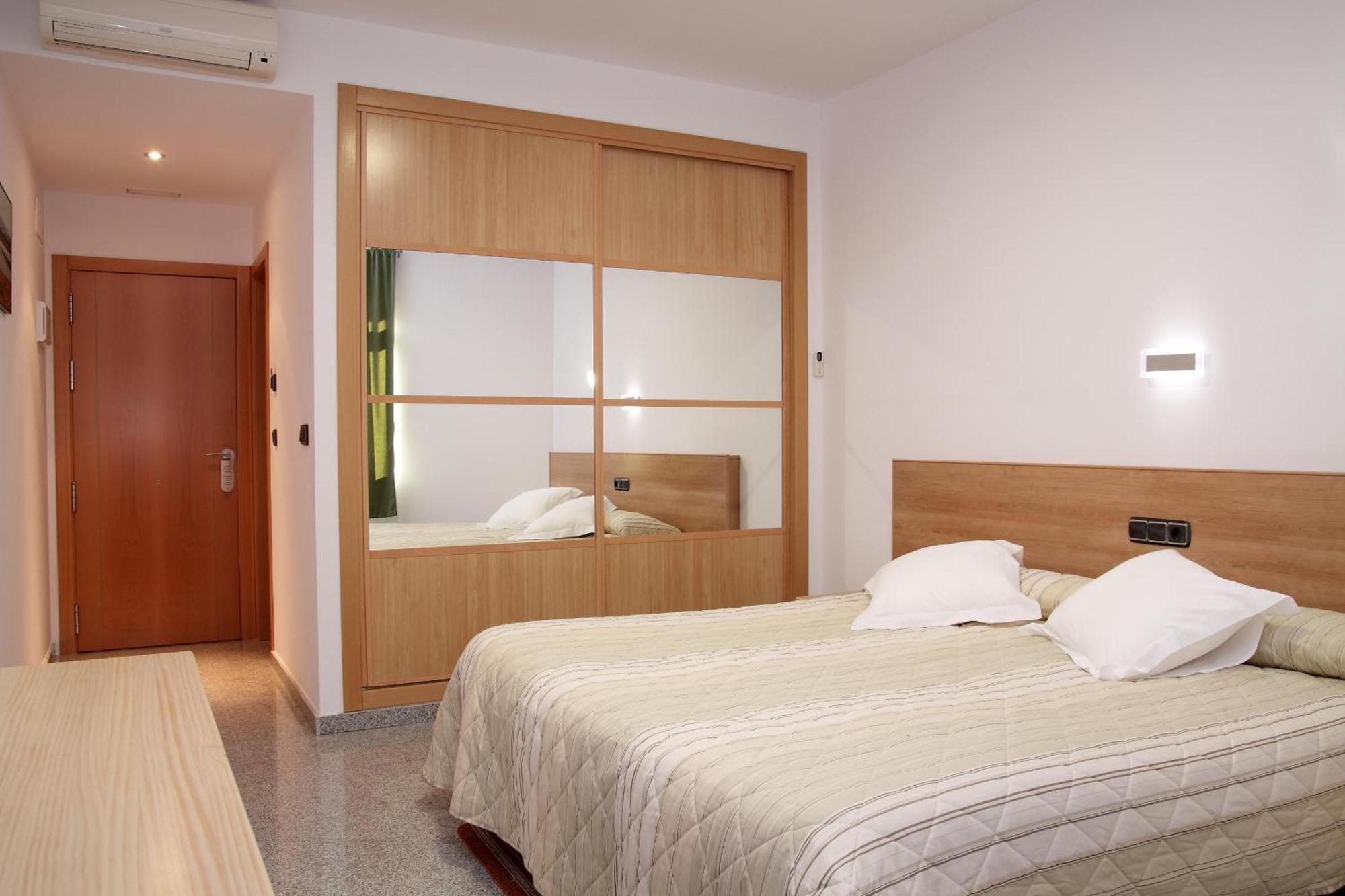 Hotel Albanta La Lantejuela Екстериор снимка