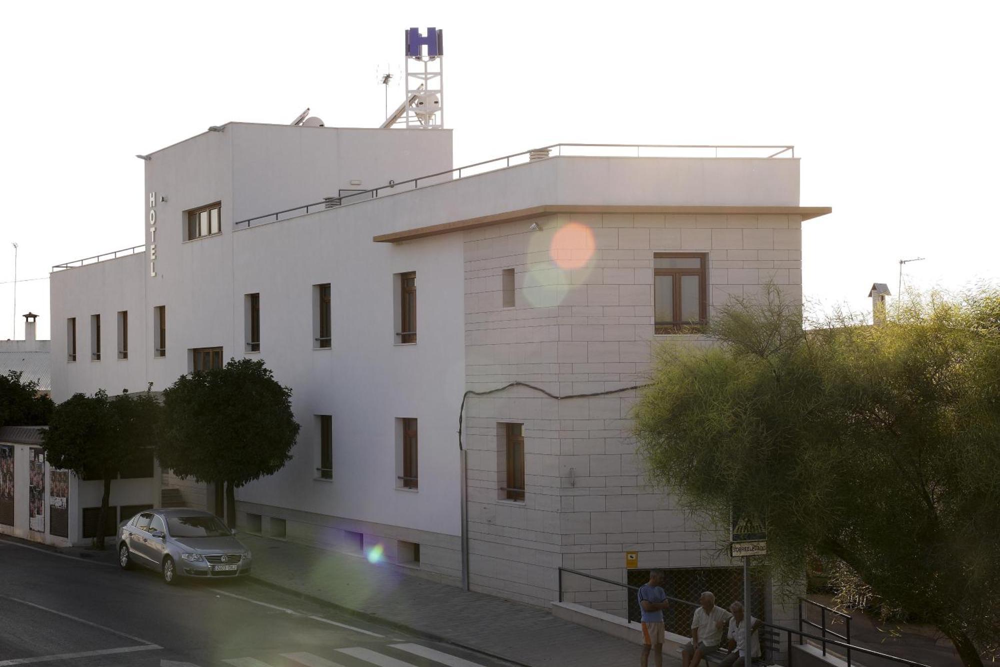 Hotel Albanta La Lantejuela Екстериор снимка