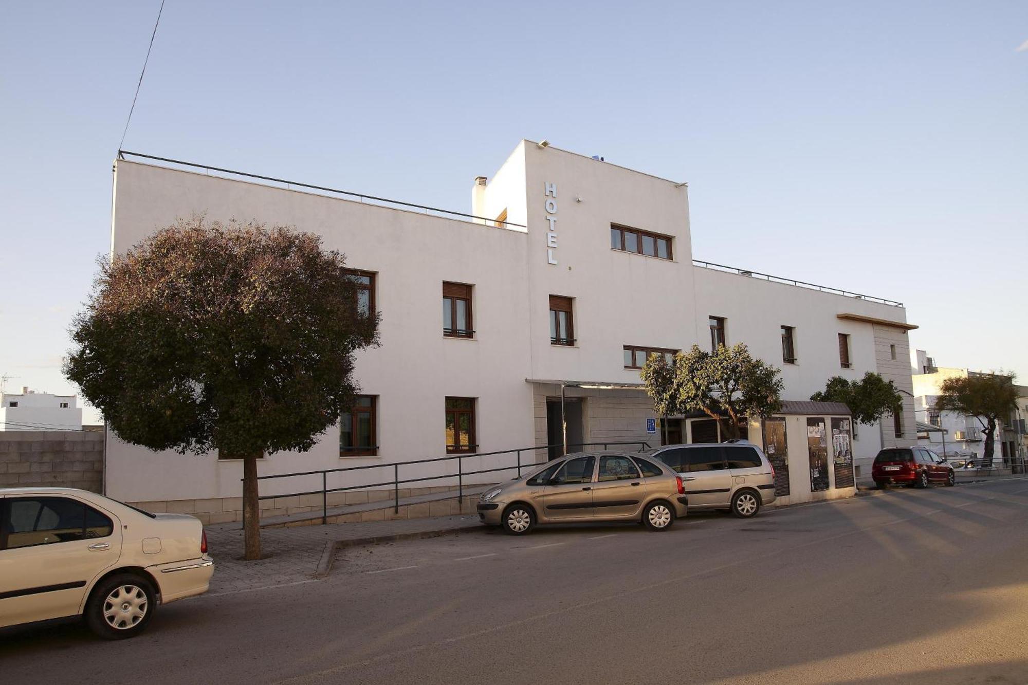 Hotel Albanta La Lantejuela Екстериор снимка